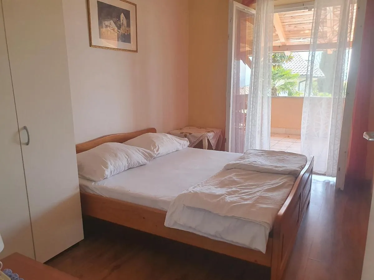 Apartment Nevenka Malinska 0*,  Croatia